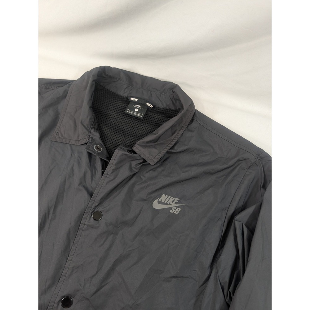Nike SB Shield Windbreaker Jacket Men's Size M Black Lined Snap Button Skate